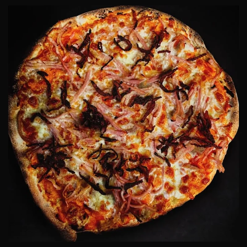 Pizza Bacon Crispy con salsa barbacoa, bacon y crispy crujiente